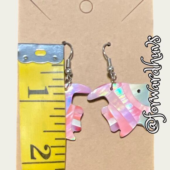 Pink Mother-of-Pearl Angelfish Earrings Iridescent Shell - Picture 4 of 5
